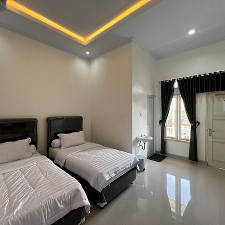 Backyard Guest House Banjar  Экстерьер фото