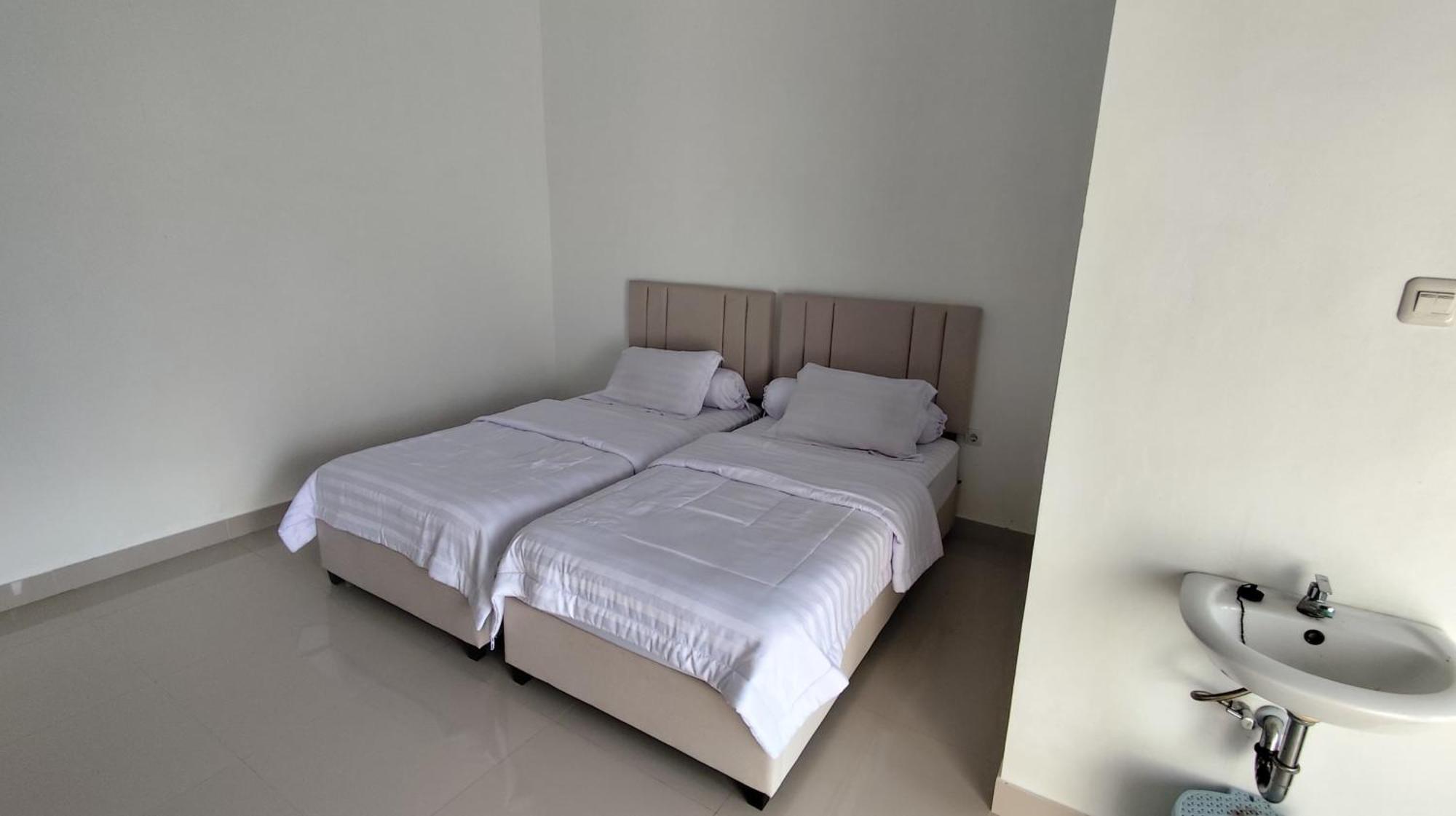 Backyard Guest House Banjar  Экстерьер фото