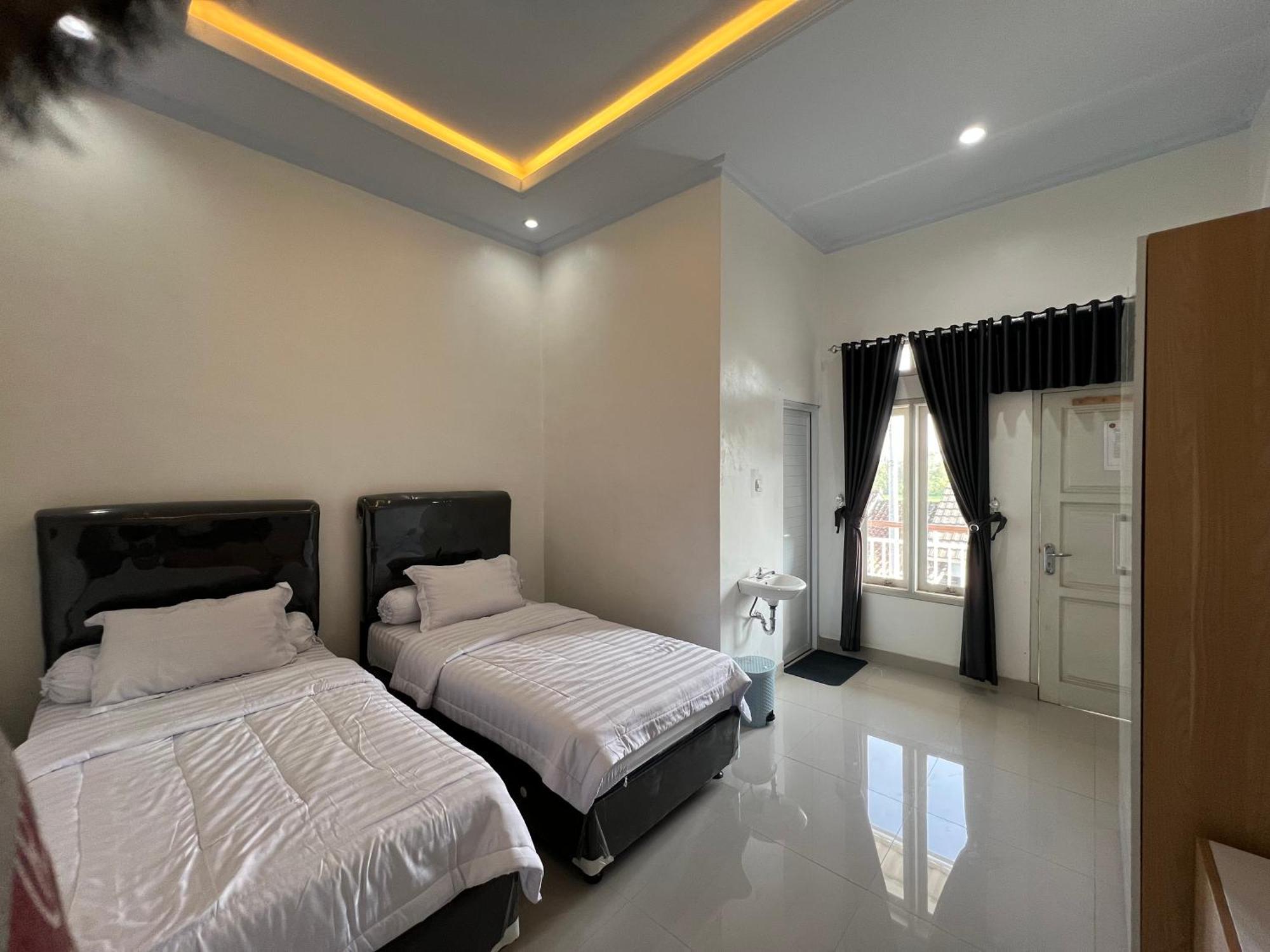 Backyard Guest House Banjar  Экстерьер фото
